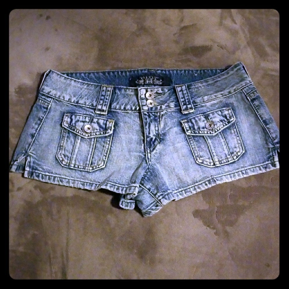 Cute denim shorts 🌻